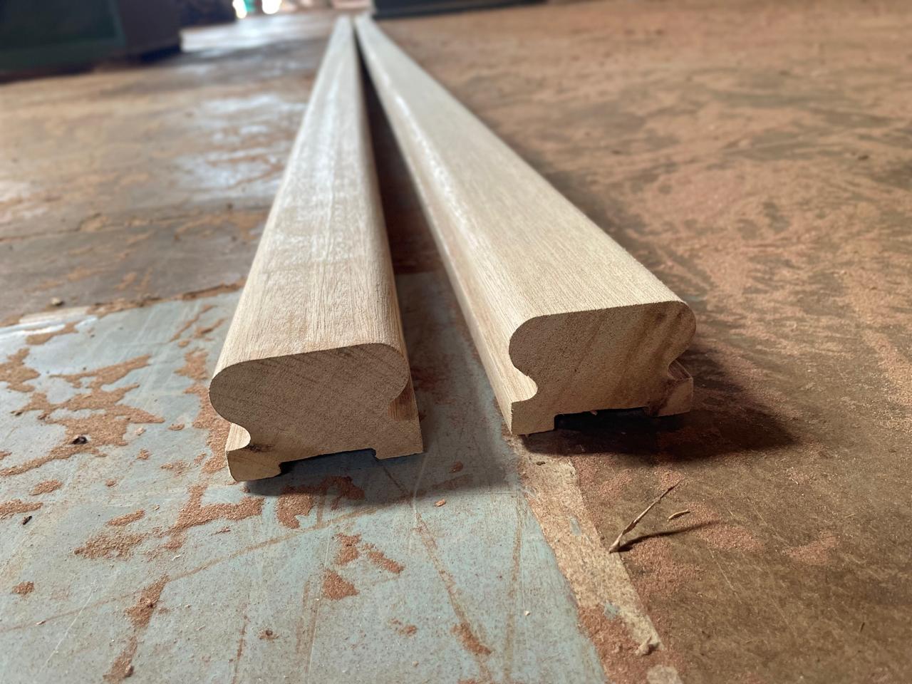 Ralling tangga, pegangan tangga kayu meranti